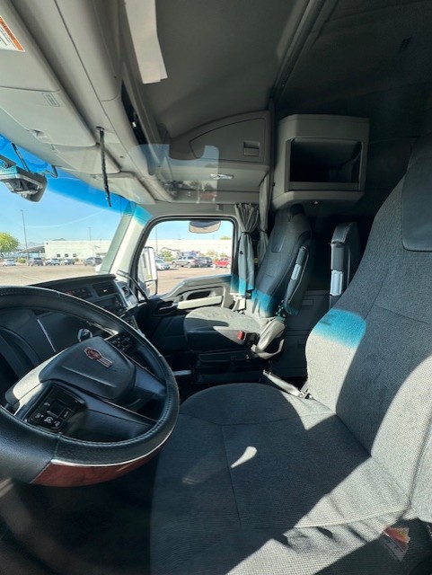 9de556ba-a421-41b8-b628-7cb4feff91c0